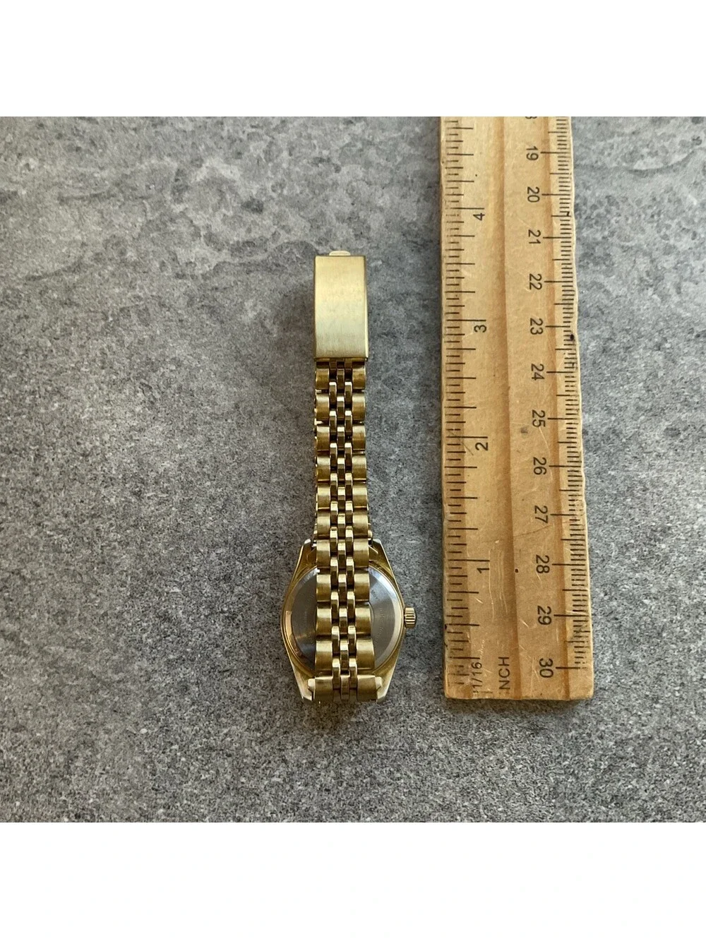 Vintage Armitron Womens Watch 24mm Gold Tone Case W/Fluted Bezel Jubilee Band A8